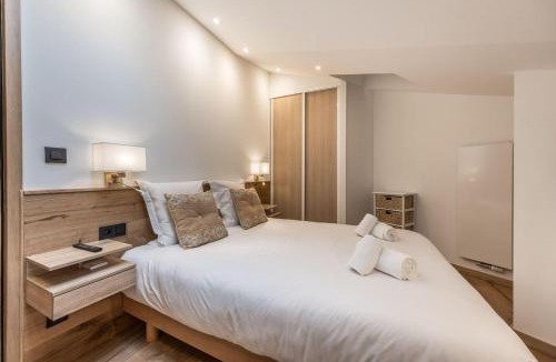 Courchevel Apartment | Cozy Penthouse with View & Parking