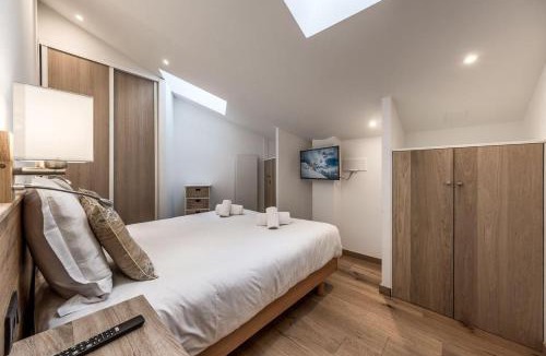Courchevel Apartment | Cozy Penthouse with View & Parking