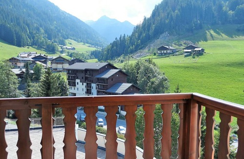 Areches Apartment | Cozy Ski Retreat for 2-4, South-Facing Balcony, Pool, Village Center, Ski-In/Ski-Out