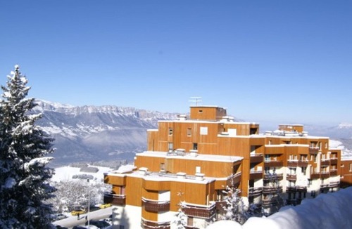 Prapoutel Apartment | Cozy studio 3 sleeps in Adrets-Prapoutel, east-facing balcony