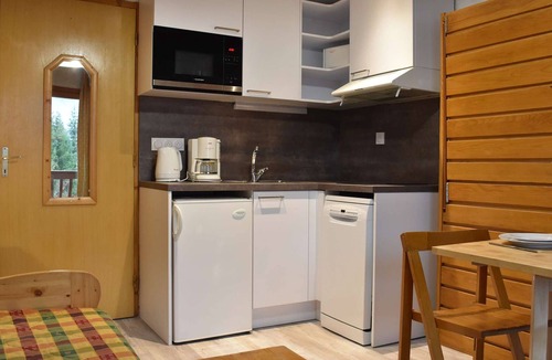 Meribel Apartment | Cozy Studio for 2 near Slopes with Balcony, Ski Storage & Pet-Friendly in Méribel