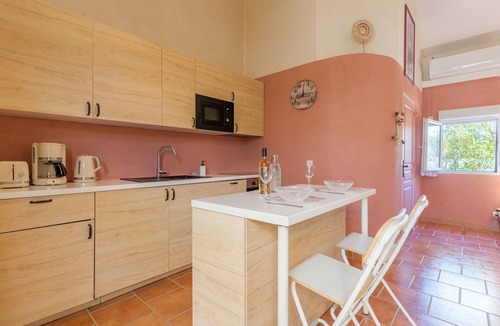 Roussillon House | Domaine Plan des Devens – Peaceful 4* Retreat with Terrace and Heated Pool
