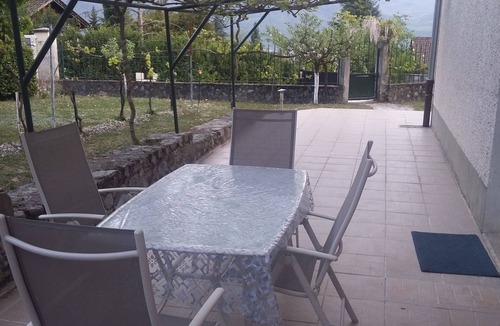 Saint-Ismier Apartment | Dream stay in a single-storey f2 apartment in a residential area