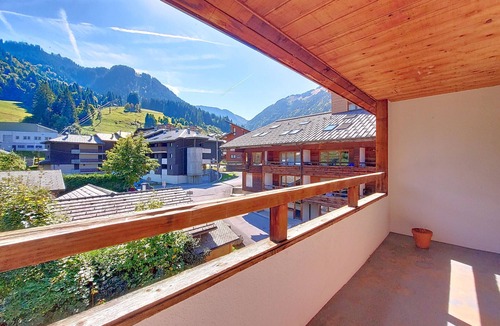 Saint-Jean-dʼAulps Apartment | DUPLEX APARTMENT - SWIMMING POOL - NEAR MORZINE - 6 PEOPLE - 3 BEDROOOMS - COFI D19