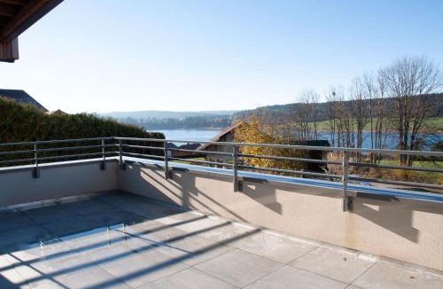 Malbuisson Apartment | Duplex familial 6 pers vue lac & ski Métabief