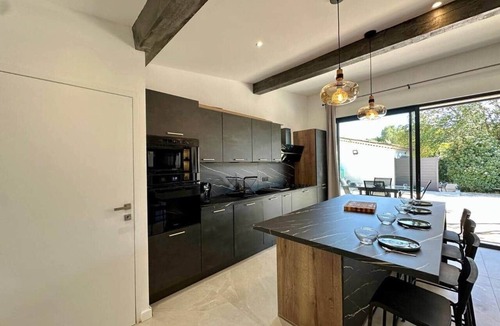 Ventabren Villa | Eden-charming 1-bedroom apt with terrace near Aix-Eguilles