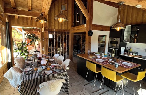 Montriond Ski Chalet | Elegant Chalet Mathilde - 8-10 guests - pet friendly - large garage & terrace