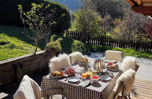 Montriond Ski Chalet | Elegant Chalet Mathilde - 8-10 guests - pet friendly - large garage & terrace