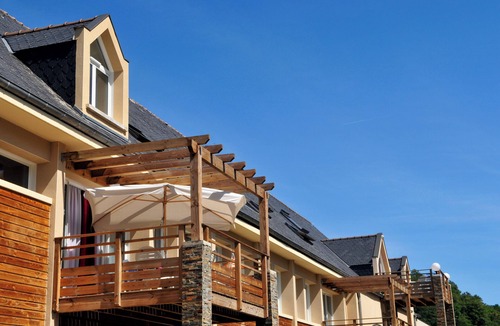 Entraygues-sur-Truyere Condo | En surplomb du Lot | Accès piscine | Sauna
