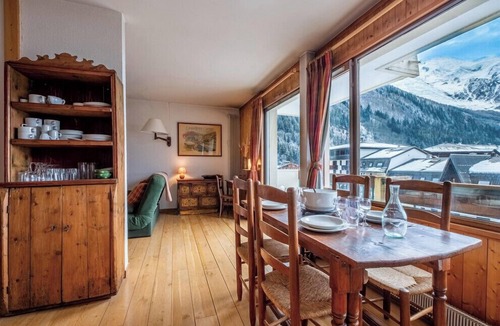 Chamonix City Centre Apartment | Exceptional Mont-Blanc view, center, parking