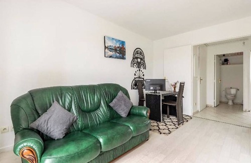 Aguado Apartment | Exclusive studio with an office, balcony, Wi-Fi & free parking spot