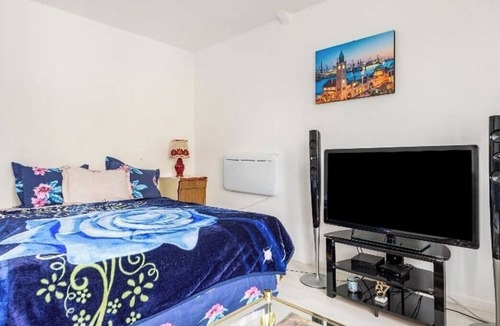 Aguado Apartment | Exclusive studio with an office, balcony, Wi-Fi & free parking spot