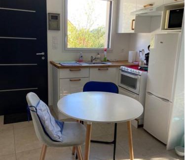 Causse-de-la-Selle House | F2 avec piscine