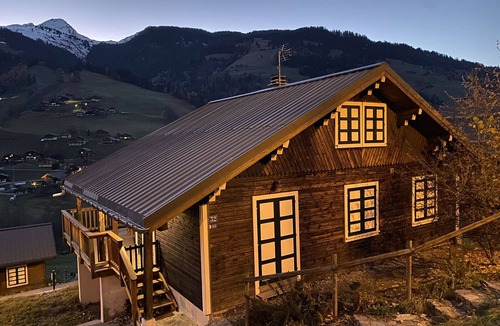 Areches Ski Chalet | Family Chalet for 8/9, 5 mins to Village Center, Mountain Views, WiFi