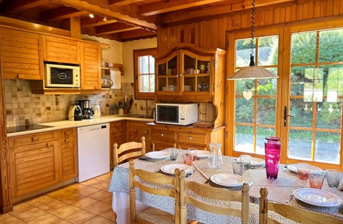 Les Gets Ski Chalet | Family chalet near slopes with WiFi and parking