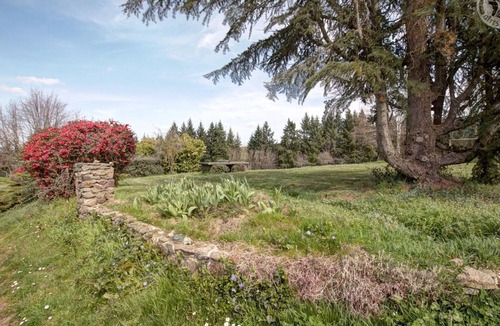 Saint-Medard-en-Forez Cottage | Family cottage with outdoor games near St-Galmier