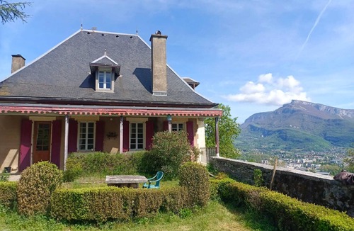Chambery House | Family home, 15 people, exceptional view, private garden, near Lac du Bourget