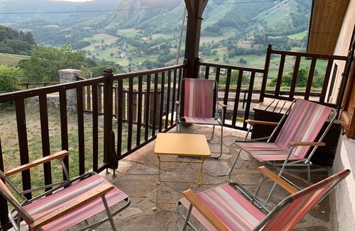 Mandailles-Saint-Julien House | Farm Cottage at Puy Mary