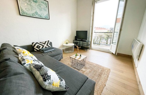 Quartier Chorier-Berriat Apartment | #FF | Pretty light in Grenoble ☀ | T2