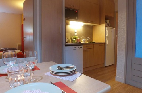 Evian-les-Bains Apartment | Fitness, swimming pool, sauna, balcony, tv, 23m², Thollon les Mémises