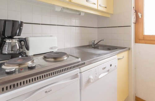 Bellentre Apartment | Functional apartment near slopes, balcony valley view, 6/7 people