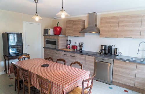 Saint-Bonnet-de-Vieille-Vigne House | Gîte des Acacias, swimming pool, sauna, gym, fishing