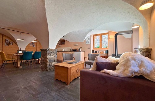 Saint-Martin-de-Belleville Apartment | Authentic vaulted apartment renovated in St Martin, 2 bedrooms, 4 pers, close to slopes
