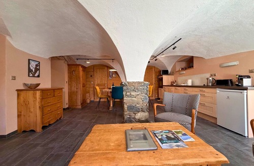 Saint-Martin-de-Belleville Apartment | Authentic vaulted apartment renovated in St Martin, 2 bedrooms, 4 pers, close to slopes