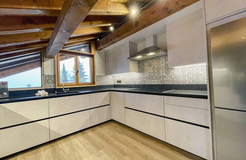 Saint-Martin-de-Belleville Apartment | Central St Martin Chalet, Near Ski Lift, Sleeps 10