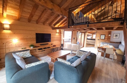 Saint-Martin-de-Belleville Apartment | Central St Martin Chalet, Near Ski Lift, Sleeps 10