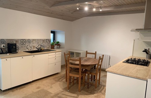 Saint-Michel-de-Chabrillanoux Apartment | Gîte Charmant Dans Maison Ardéchoise au Coeur des Montagnes Pour Amoureux Nature