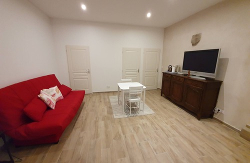 Douvres Apartment | Fully-equipped accommodation in a quiet village near Ambérieu-en-Bugey