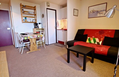 Chamrousse Apartment | Functional Studio Cabin for 4, South-Facing Balcony, Ski-In/Ski-Out