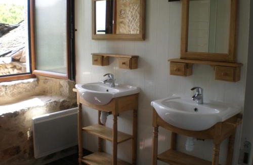 Saint-Symphorien-de-Thenieres House | Gîte de la Taouyre