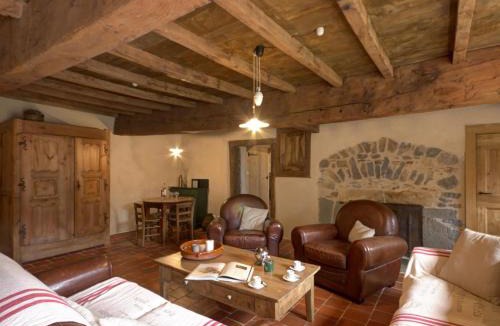 Saint-Just-la-Pendue House | Gîte authentique 12 pers avec terrasse en campagne - FR-1-496-54