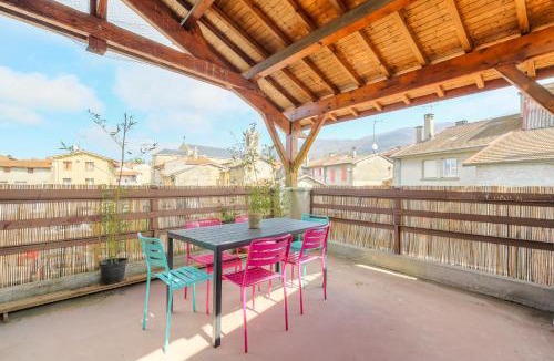 Lagnieu House | Gîte Climatisé La Terrasse, Groupes et équipes