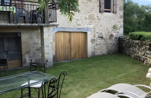 Bournazel House | Gîte Du Cayrou: private terrace, garden, Wi-Fi, family-friendly in Bournazel