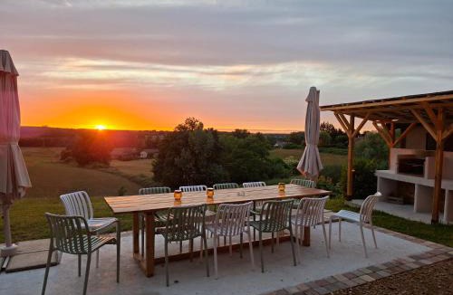 Saint-Amour House | Gîte familial 10 pers jardin et piscine