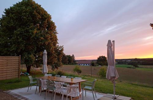 Saint-Amour House | Gîte familial 10 pers jardin et piscine
