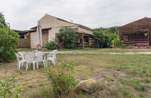 Bessas House | Gîte 'La Bergerie - Le Mas De Peyraube' with Shared Pool, Communal Garden & Wi-Fi