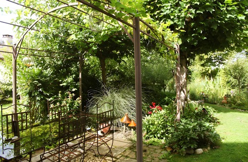 Val-Revermont House | Gîte Les Trois Collines: private terrace, garden, Wi-Fi in VAL-Revermont
