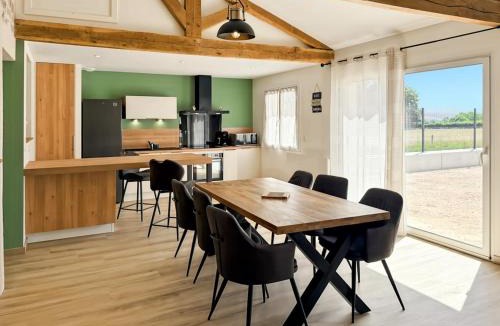 Ladinhac House | Gîte lumineux rénové avec piscine - Cantal