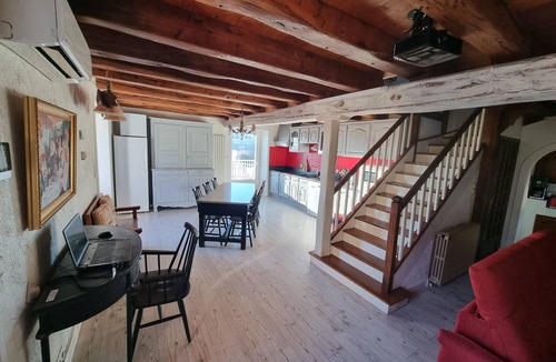 Maurs House | Gîte Piscine Cantal Lot. Charme/confort/loisirs. Corps Ferme Clos & Privatif