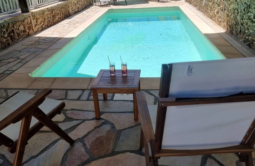 Maurs House | Gîte Piscine Cantal Lot. Charme/confort/loisirs. Corps Ferme Clos & Privatif