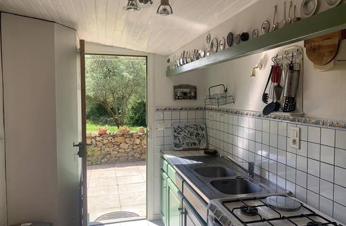Nyons Cottage | Gite and garden in Drôme Provençale, pets welcome