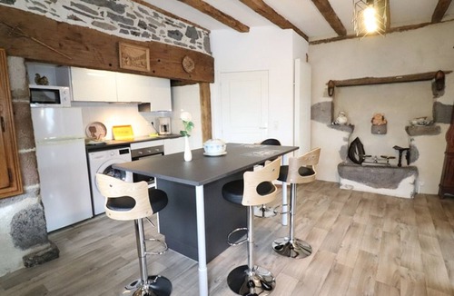 Carlat Cottage | Gite Carlat, 2 bedrooms, 4 persons