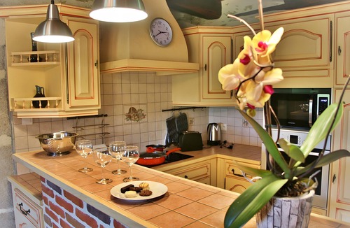 Boisset House | Gite de Felgines – Charming Cottage with Fireplace, Garden & Table Tennis