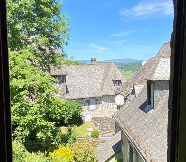 Mur-de-Barrez House | Gite de la Tour du chateau