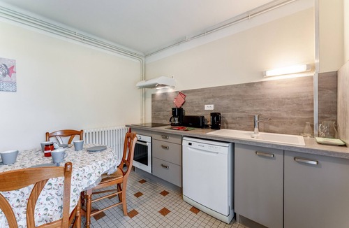 Nyons Apartment | Gîte Des Lavandes Apartment with Mountain View and Wi-Fi