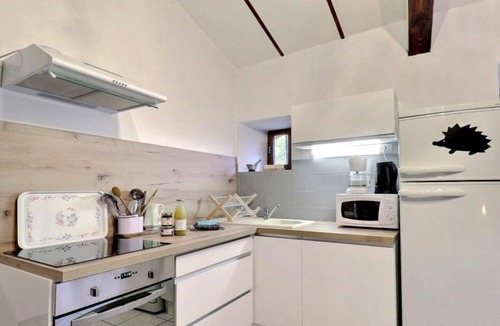 Chazeaux House | Gîte "La Cabane" with Shared Garden and Wi-Fi